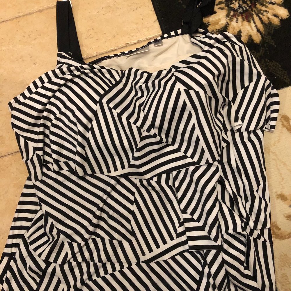 Women's plus size AVENUE tankini top 28W